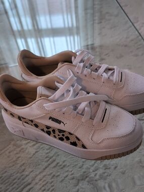 NEW!!!Puma Women's White Sneakers with Leopard-Print Formstripe